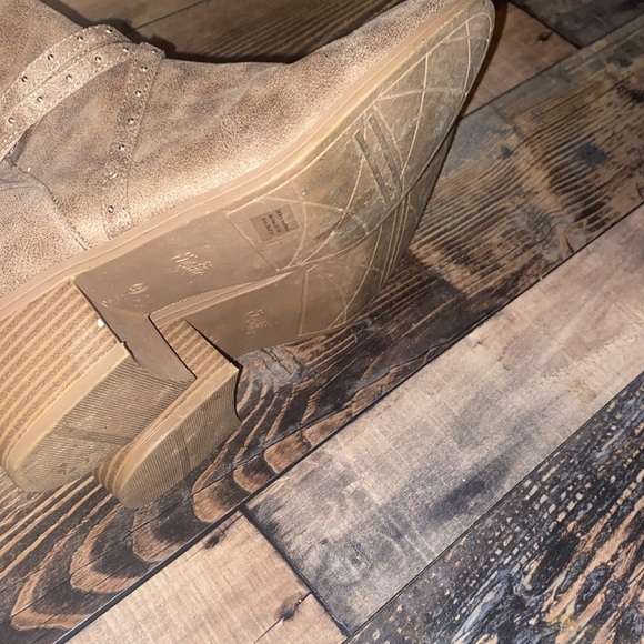 Women's Tan Ankle Boots - Picture 4 of 4